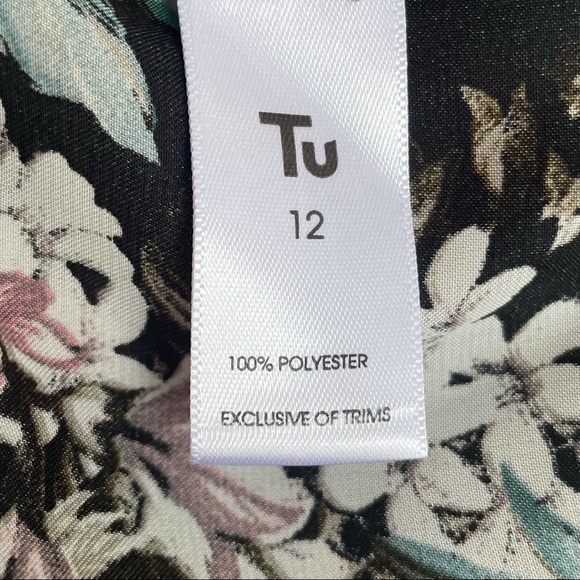 Tu Floral Short Sleeve Tee Lace and Pleated Front - Picture 10 of 11